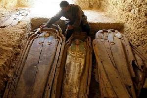 埃及发现4000年前木乃伊彩色木棺