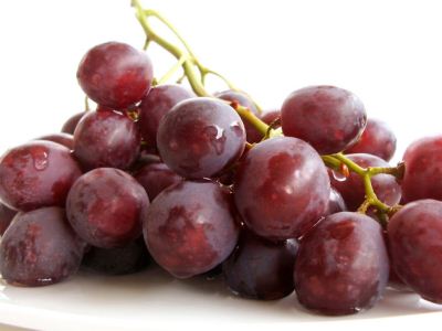 冬季补血常吃花生和葡萄