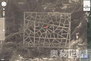 中国沙漠发现众多神秘图案：麦田圈