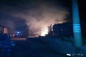 阿岗镇木冲格村一村民家房子起火，没有造成人员牲畜伤亡 