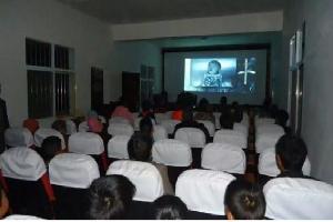 罗平农村群众拥有“免费电影院”
