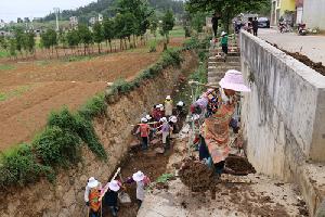 罗平县开展城市防洪沟清於除障工作
