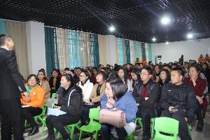 罗平县红星幼儿园成功举办首届家庭教育公益讲座