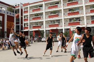 罗平县九龙街道中心学校开展“阳光体育运动”