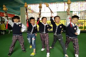 罗平县蓓蕾芳艺术学校的葫芦娃们将进京参赛